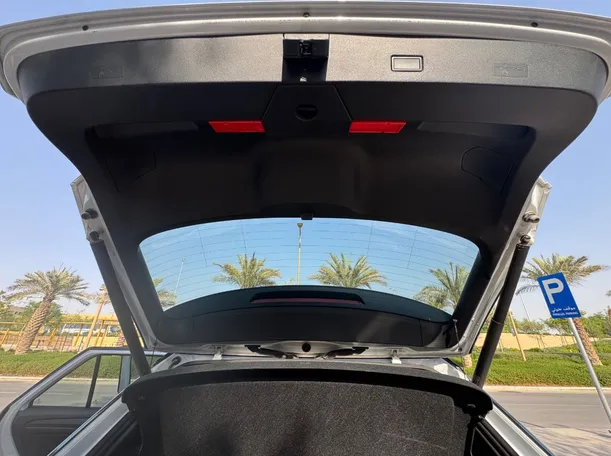 Car image 23