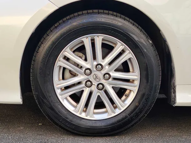 Car image 10