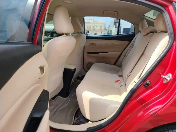 Car image 18
