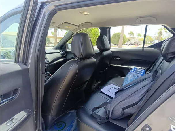 Car image 18
