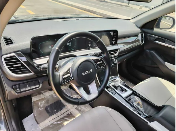 Car image 13