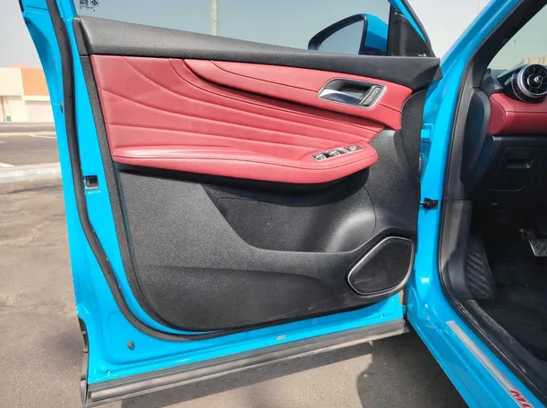 Car image 10