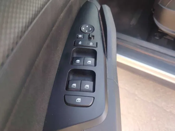Car image 27