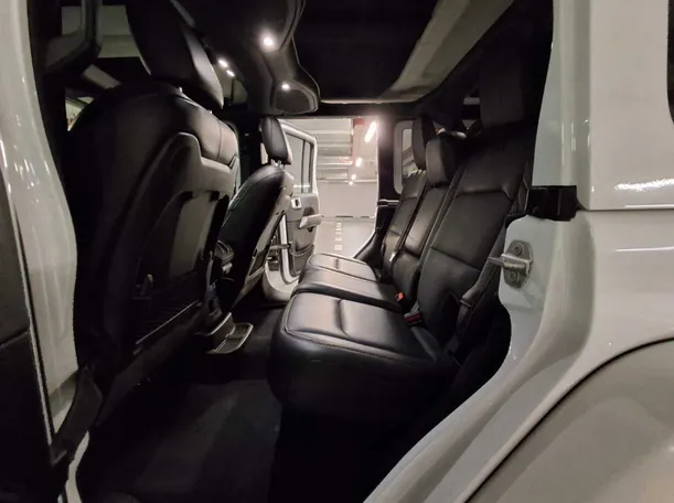 Car image 13