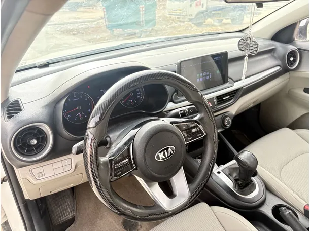 Car image 12