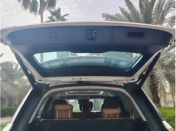 Car image 24