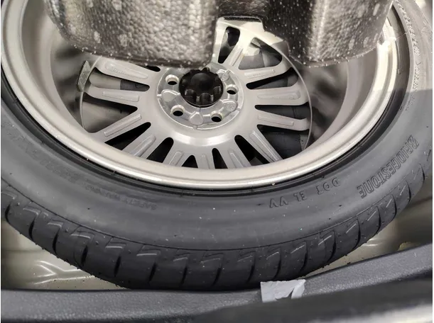 Car image 24