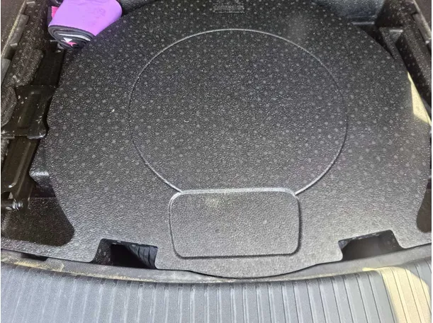 Car image 27