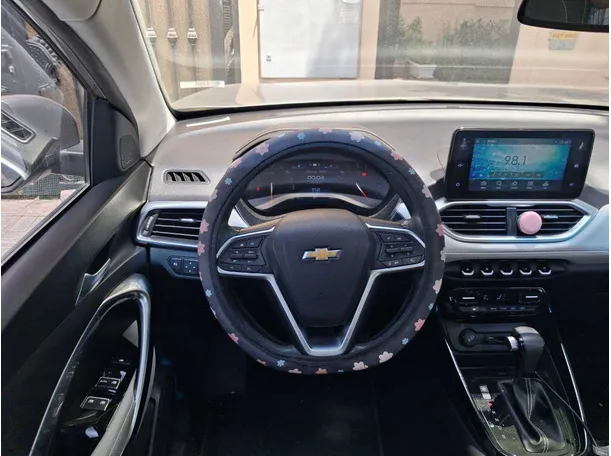 Car image 14