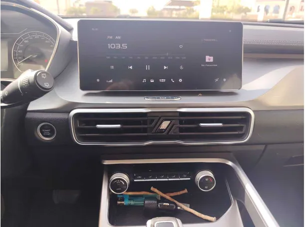 Car image 19