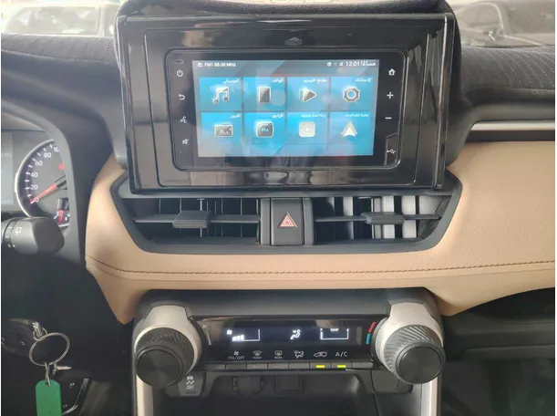 Car image 14