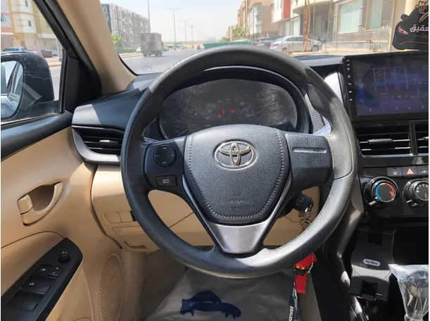 Car image 16