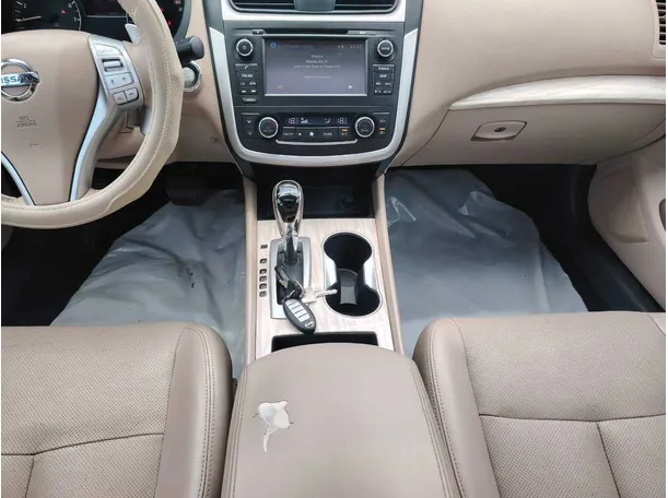 Car image 25