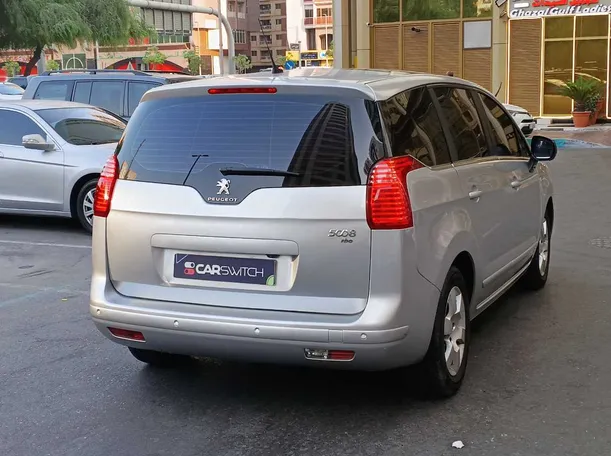 Car image 5