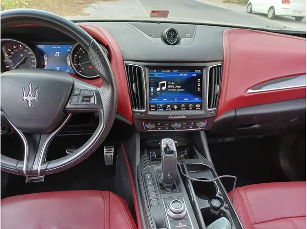 Car image 17