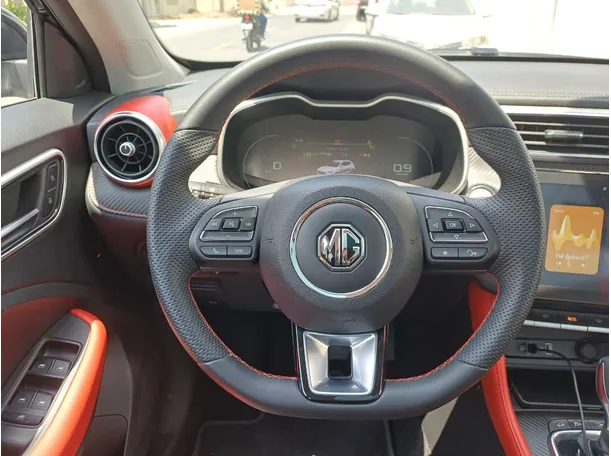 Car image 14