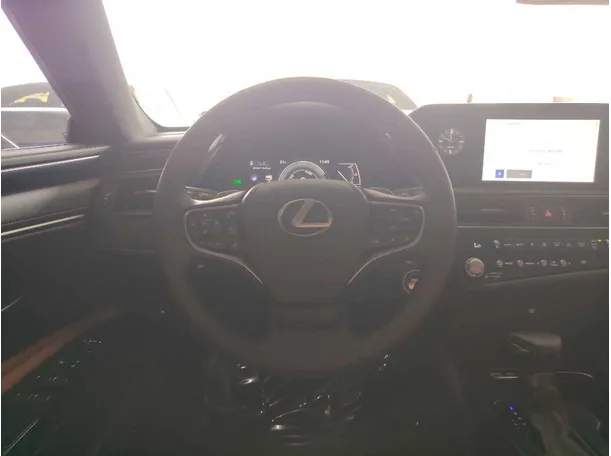 Car image 23