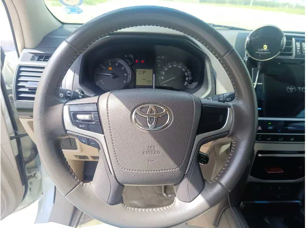 Car image 24