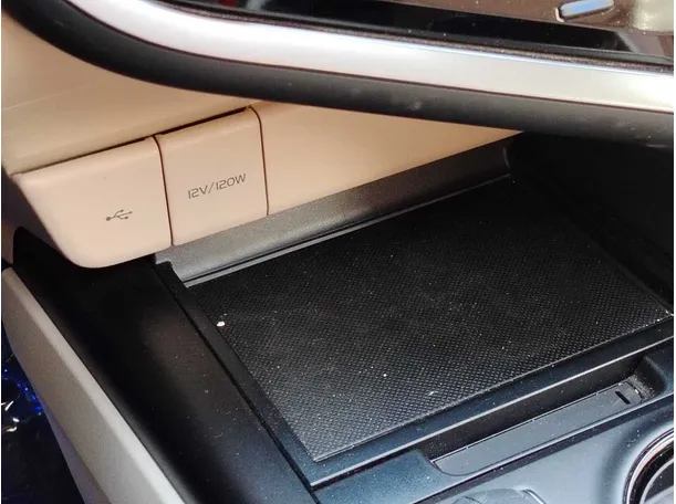 Car image 26