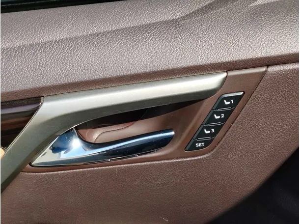 Car image 29