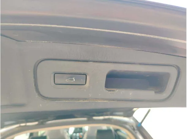 Car image 40