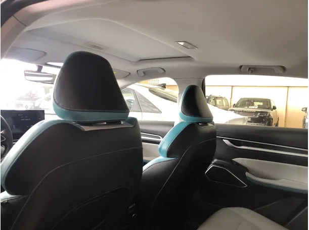Car image 8