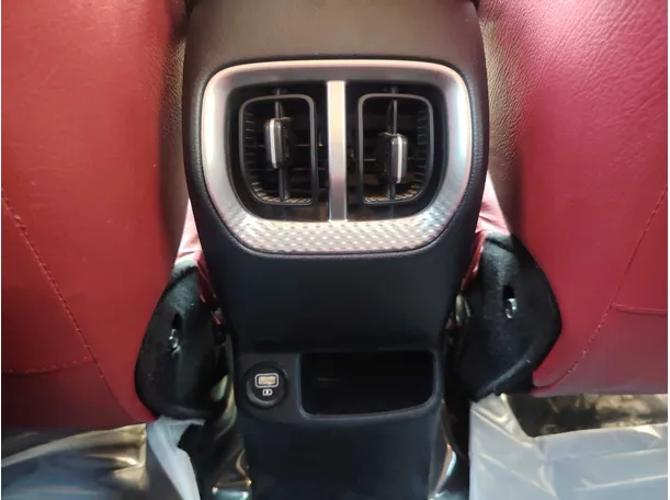 Car image 27