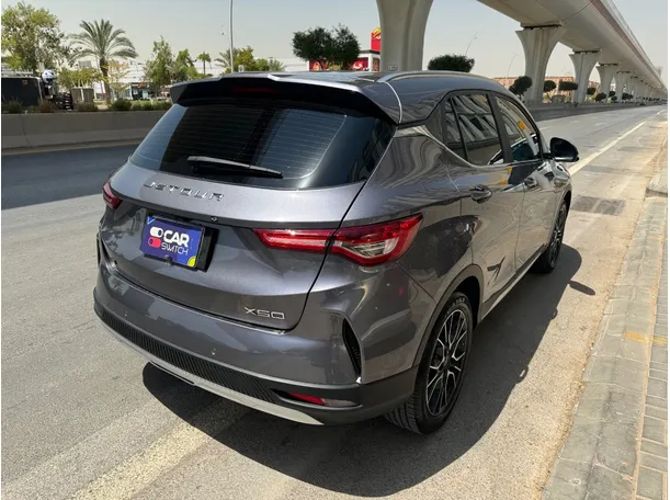 Car image 4