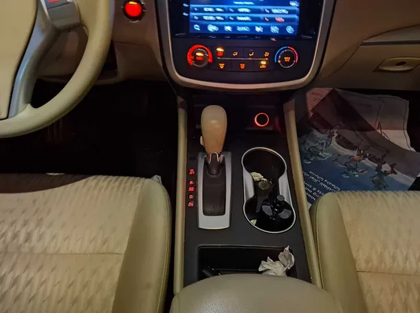 Car image 10