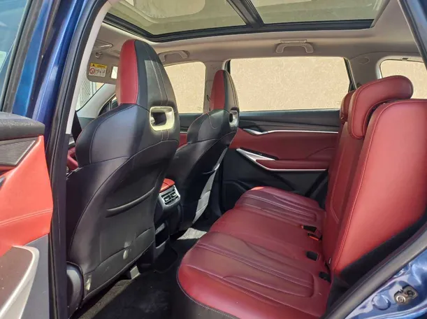 Car image 14