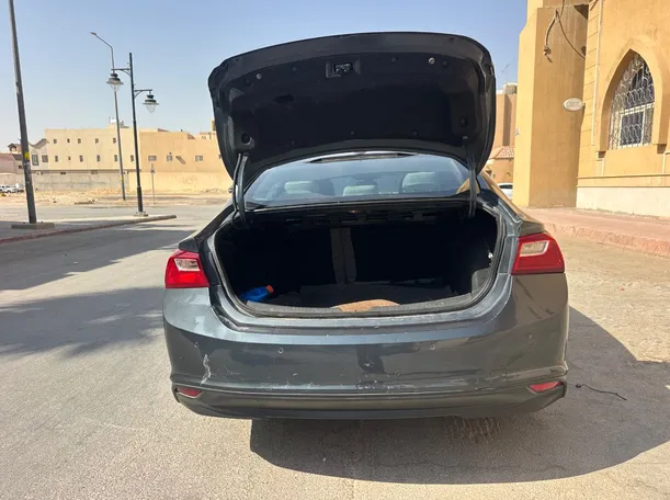 Car image 19