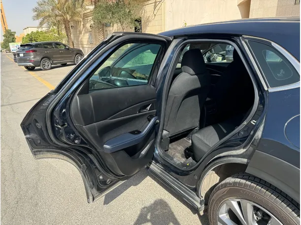 Car image 10