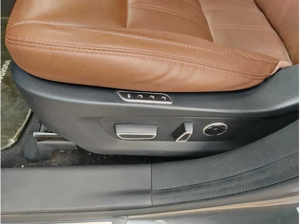 Car image 38