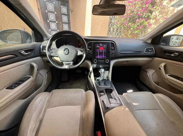 Car image 15