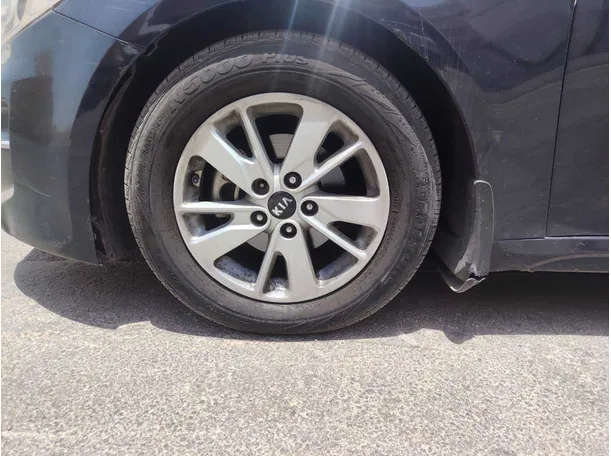 Car image 10