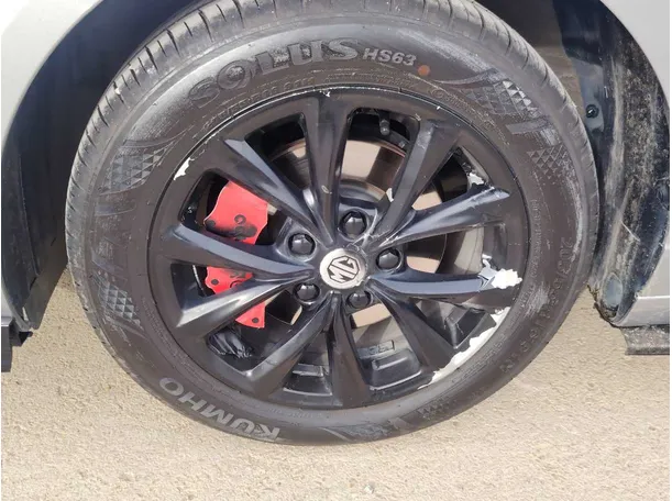 Car image 10