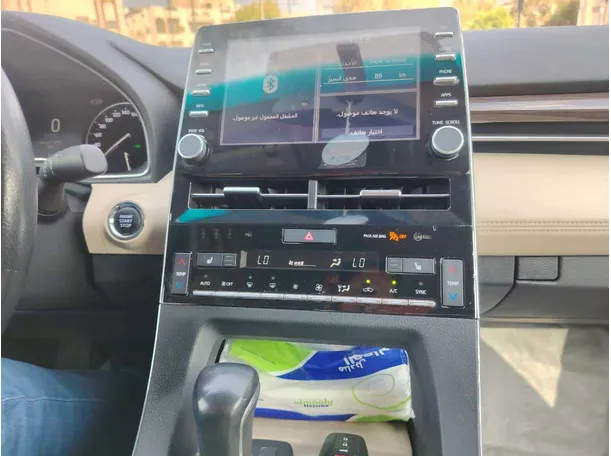 Car image 25