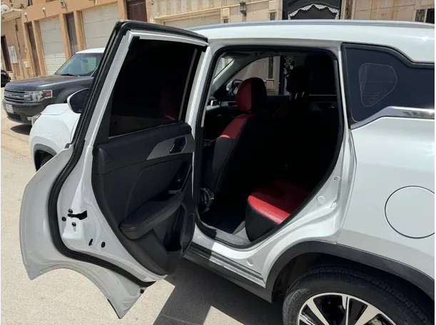 Car image 13