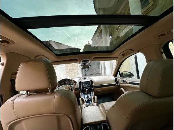 Car image 16