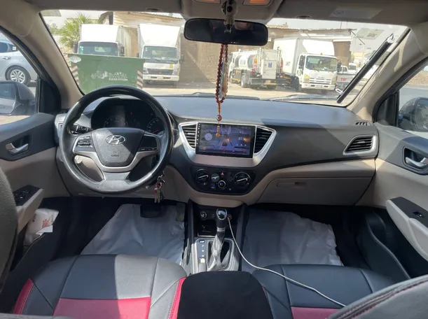Car image 17