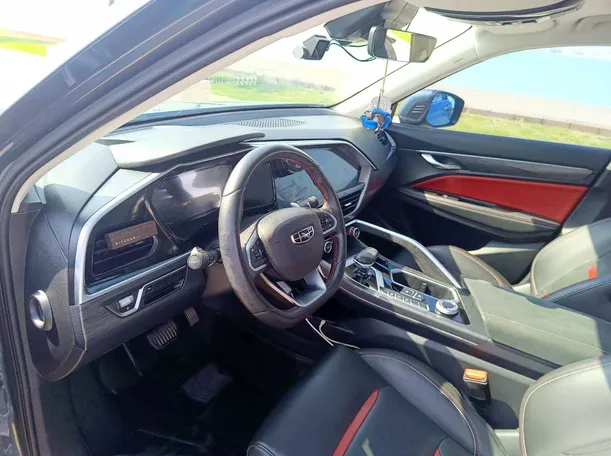 Car image 12
