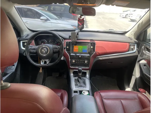 Car image 17