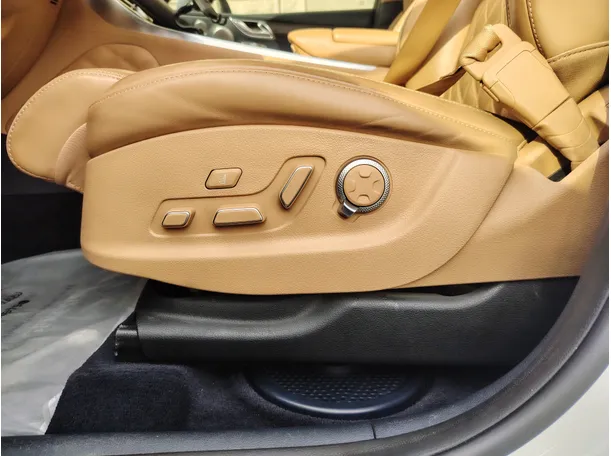 Car image 29