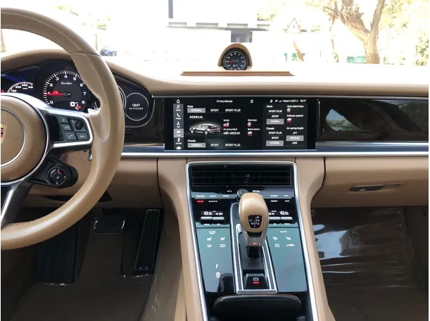 Car image 18