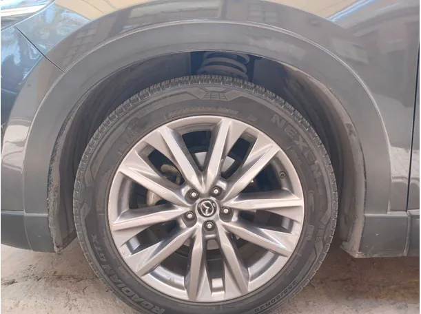 Car image 9