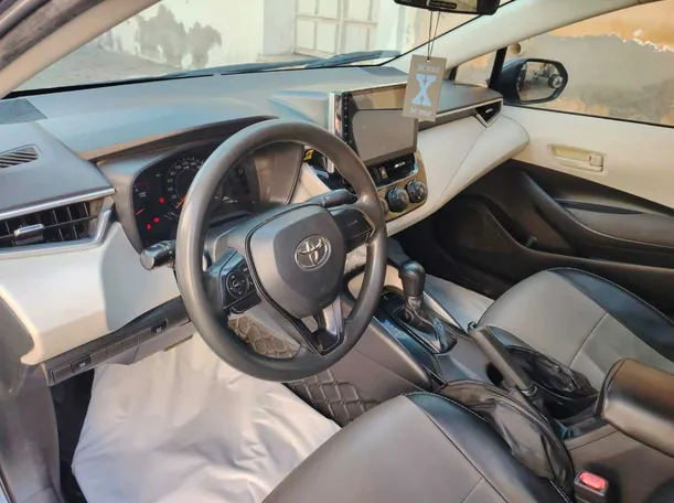 Car image 13