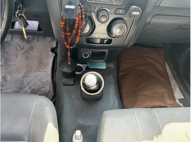 Car image 13