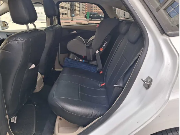 Car image 13