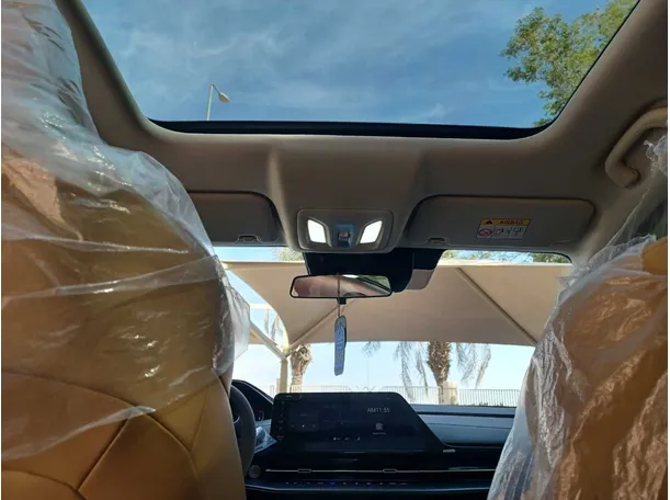 Car image 16