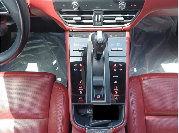 Car image 14